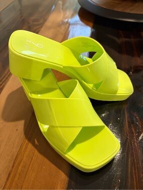 Like New Mix No 6 Neon Lime Cross-Strap Block Heel Slide Sandals - Women